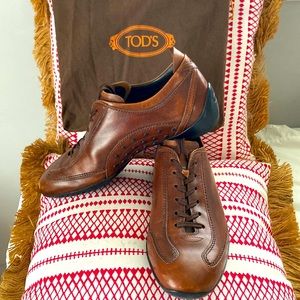 Tod’s mens laced size 9 brown though these run big so are more like US size 10.